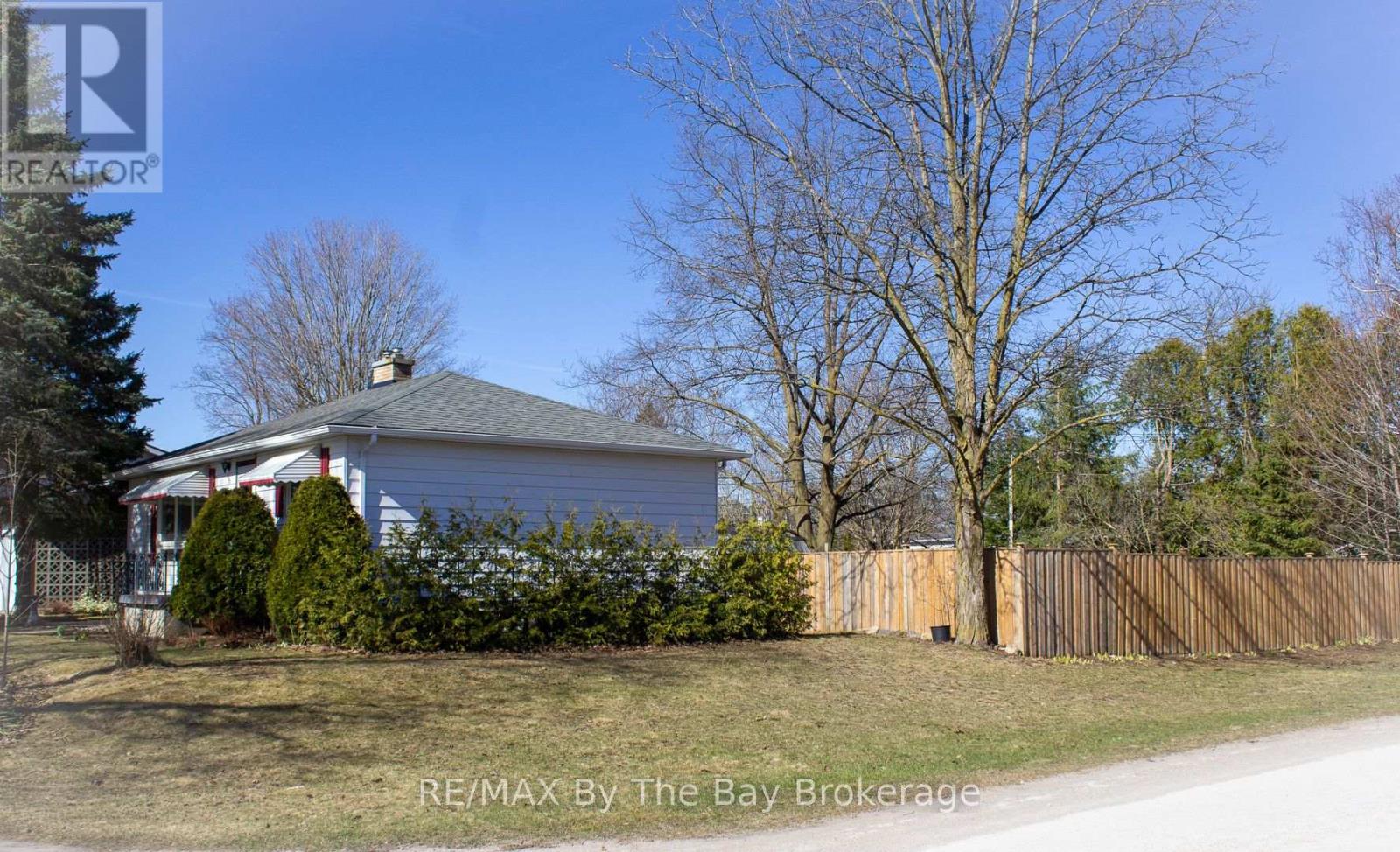 Property at 208 JANE STREET image 3