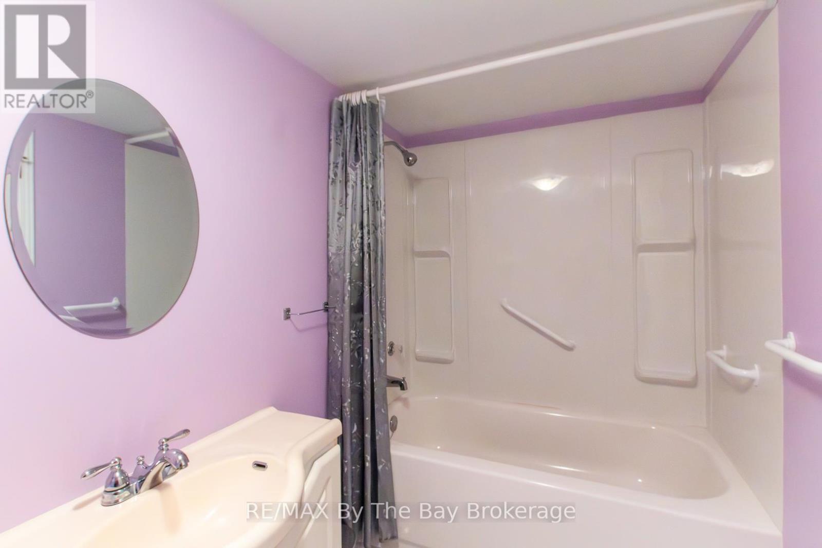208 Jane Street, Clearview, Ontario  L0M 1S0 - Photo 37 - S12089815