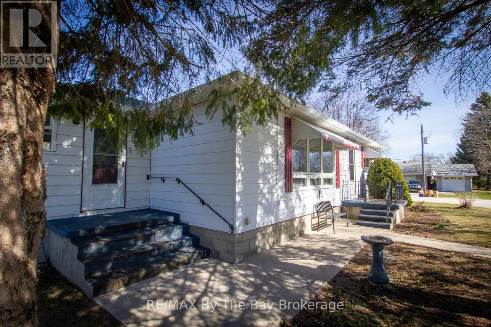 Property at 208 JANE STREET image 4