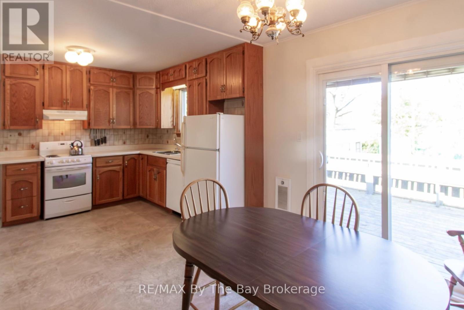 208 Jane Street, Clearview, Ontario  L0M 1S0 - Photo 8 - S12089815