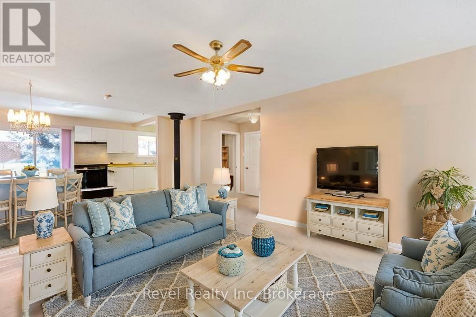 44 69th Street N, Wasaga Beach, Ontario  L9Z 1T9 - Photo 3 - S12089958