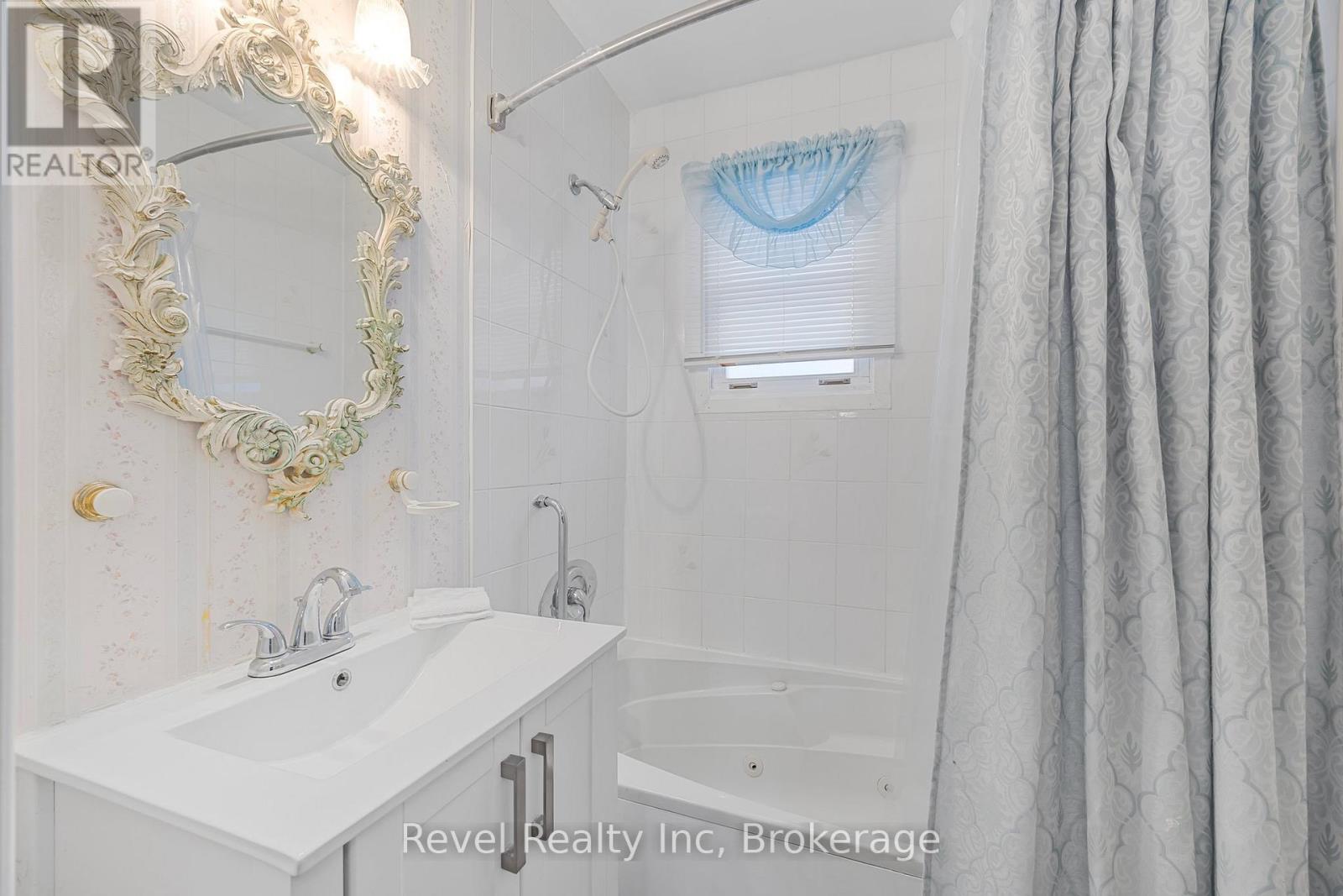 44 69th Street N, Wasaga Beach, Ontario  L9Z 1T9 - Photo 9 - S12089958