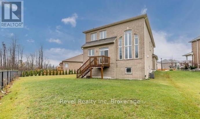 27 Pearl Street, Wasaga Beach, Ontario  L9Z 1J6 - Photo 15 - S12090543