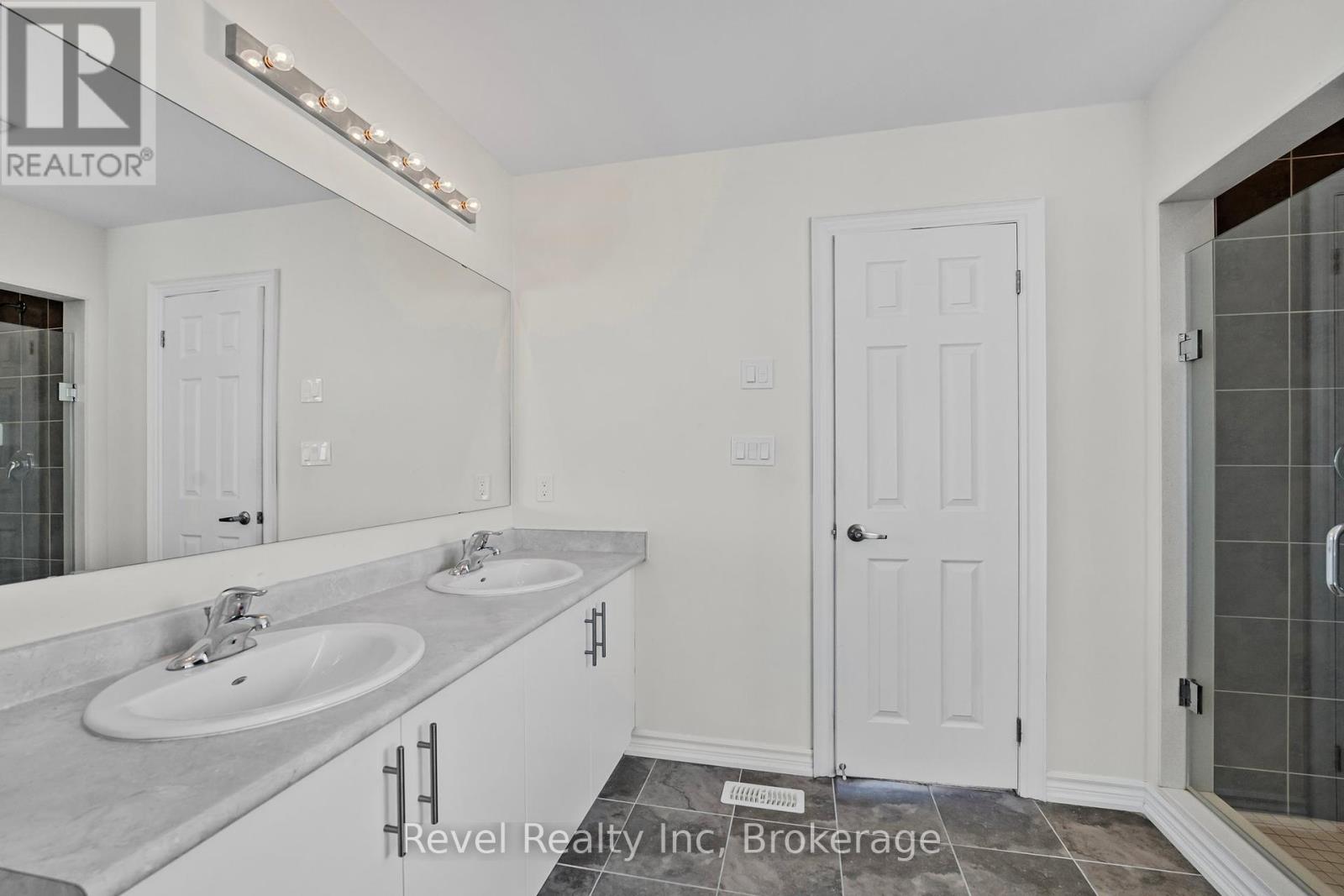 27 Pearl Street, Wasaga Beach, Ontario  L9Z 1J6 - Photo 8 - S12090543