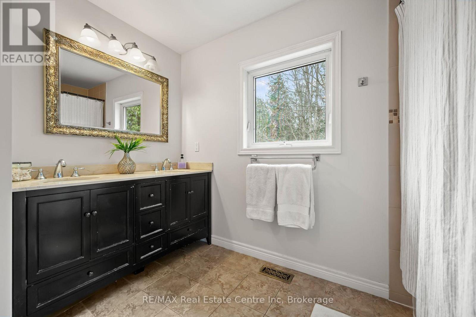 5120 Pineridge Drive, Milton, Ontario  L7J 2L7 - Photo 24 - W12090225