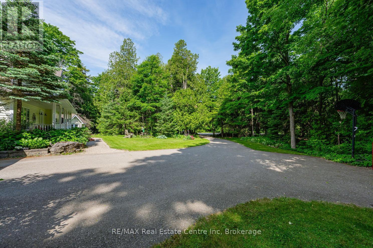 5120 Pineridge Drive, Milton, Ontario  L7J 2L7 - Photo 4 - W12090225