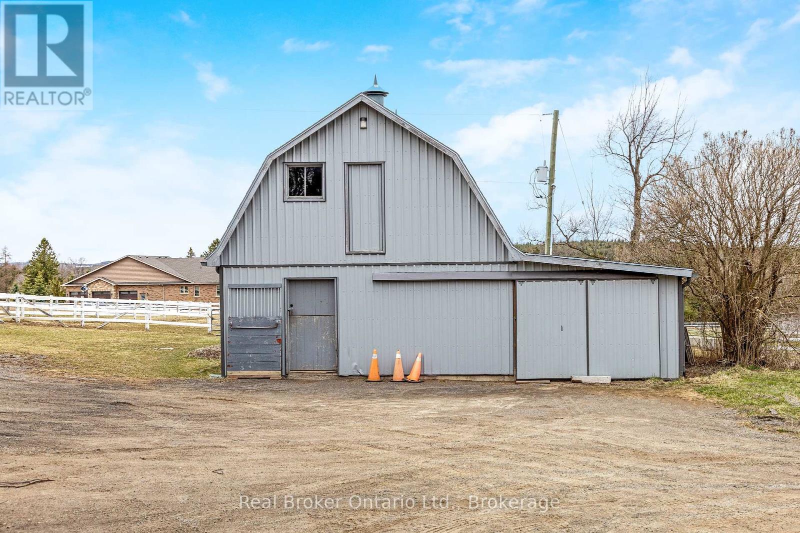 9408 17th Side Road, Erin, Ontario  N0B 1Z0 - Photo 2 - X12089560