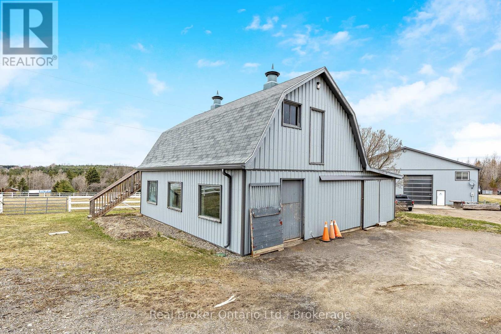 9408 17th Side Road, Erin, Ontario  N0B 1Z0 - Photo 3 - X12089560