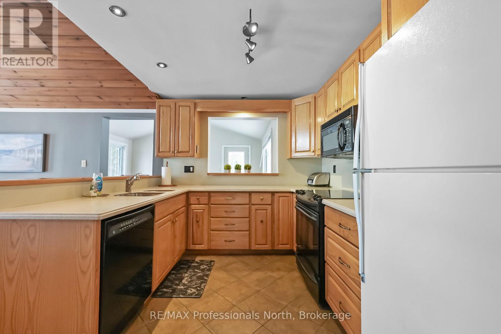 1394 Kushog Lake Road, Algonquin Highlands, Ontario  K0M 1S0 - Photo 25 - X12089749
