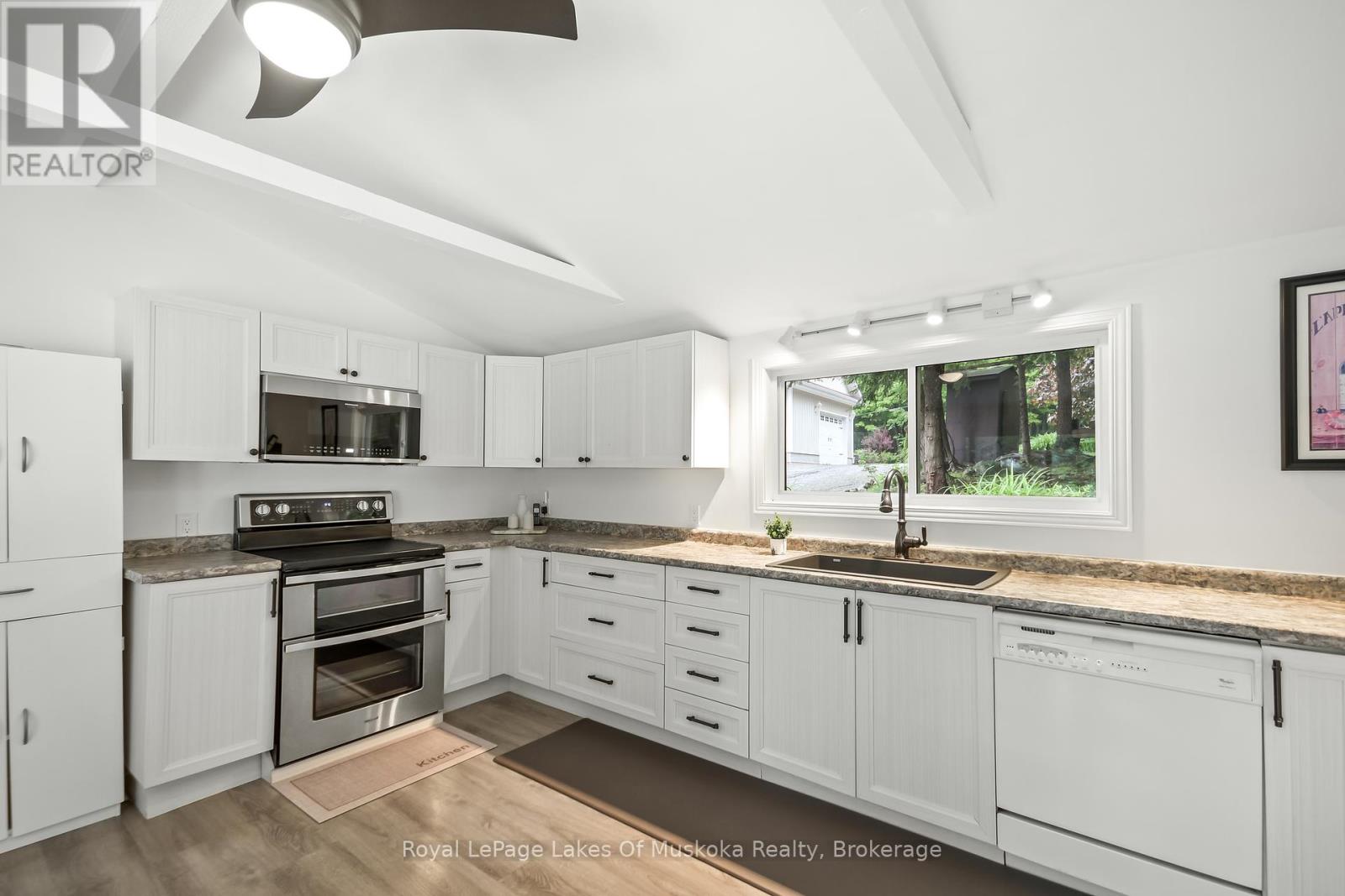 1019 Lakeshore Road N, Bracebridge (Oakley), Ontario  P1L 1X3 - Photo 16 - X12090032