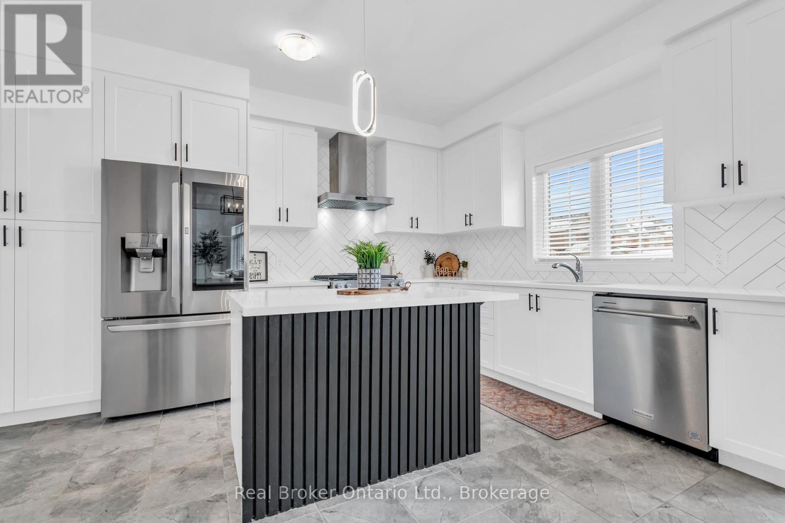 14 Venture Way, Thorold, Ontario  L2V 0G9 - Photo 3 - X12090110