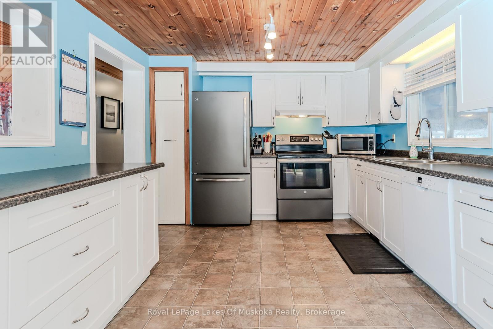 5031 Aspdin Road, Huntsville, Ontario  P0C 1J0 - Photo 16 - X12090213