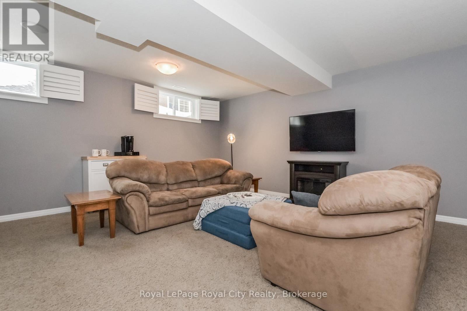84 Andrews Drive W, Mapleton, Ontario  N0G 1P0 - Photo 17 - X12090229