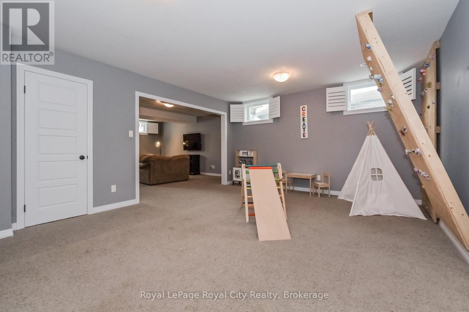 84 Andrews Drive W, Mapleton, Ontario  N0G 1P0 - Photo 18 - X12090229