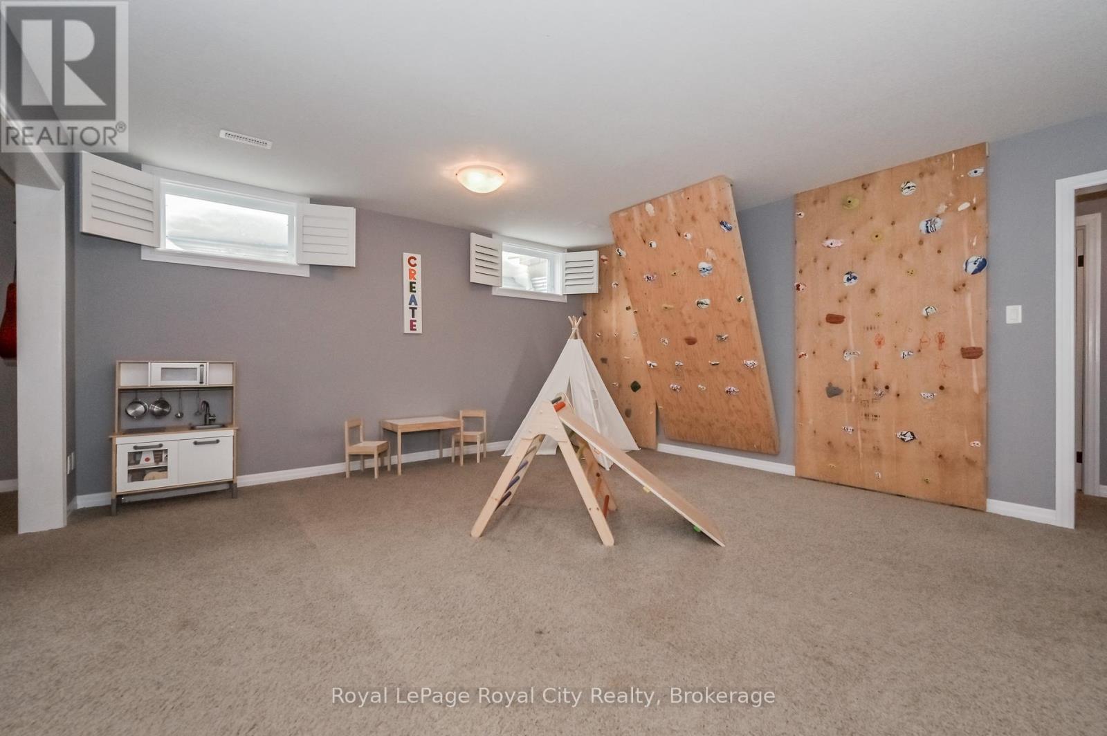 84 Andrews Drive W, Mapleton, Ontario  N0G 1P0 - Photo 19 - X12090229
