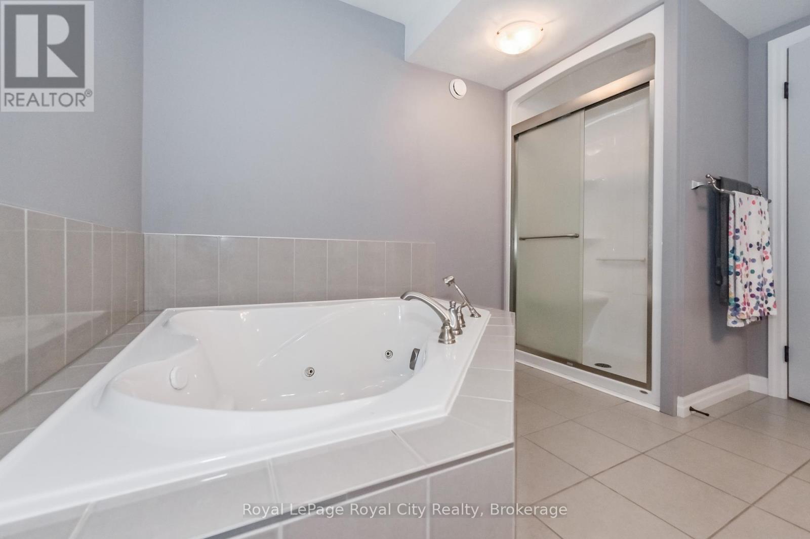 84 Andrews Drive W, Mapleton, Ontario  N0G 1P0 - Photo 24 - X12090229
