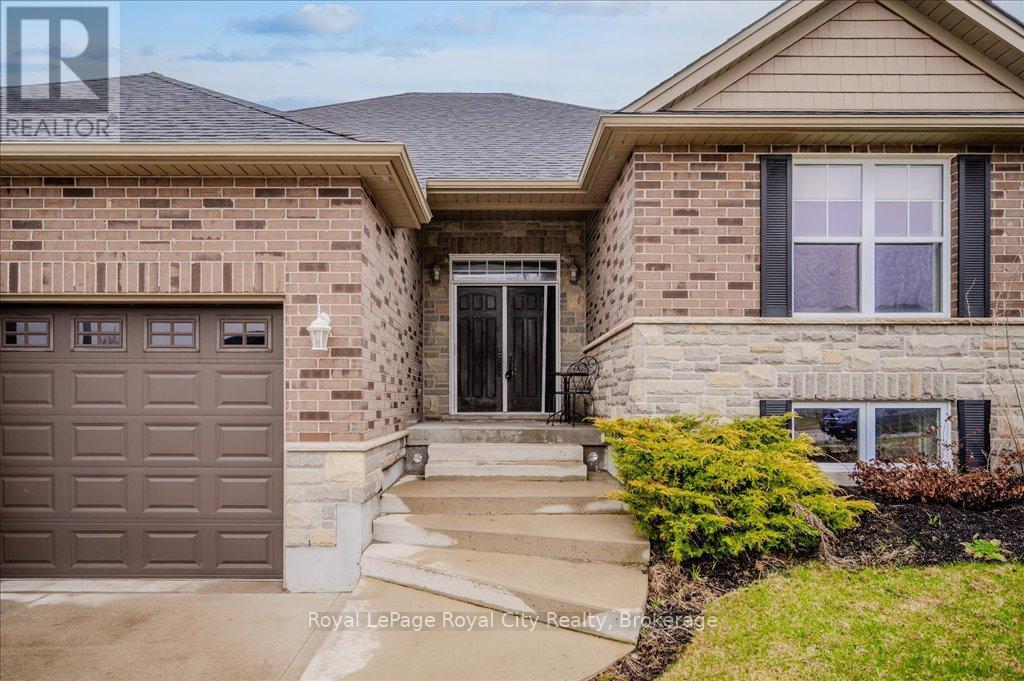 84 Andrews Drive W, Mapleton, Ontario  N0G 1P0 - Photo 3 - X12090229
