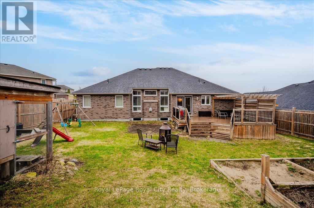 84 Andrews Drive W, Mapleton, Ontario  N0G 1P0 - Photo 33 - X12090229