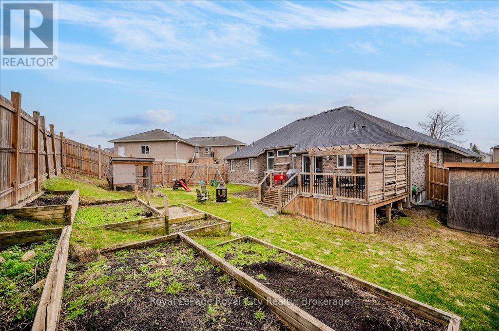 84 Andrews Drive W, Mapleton, Ontario  N0G 1P0 - Photo 34 - X12090229