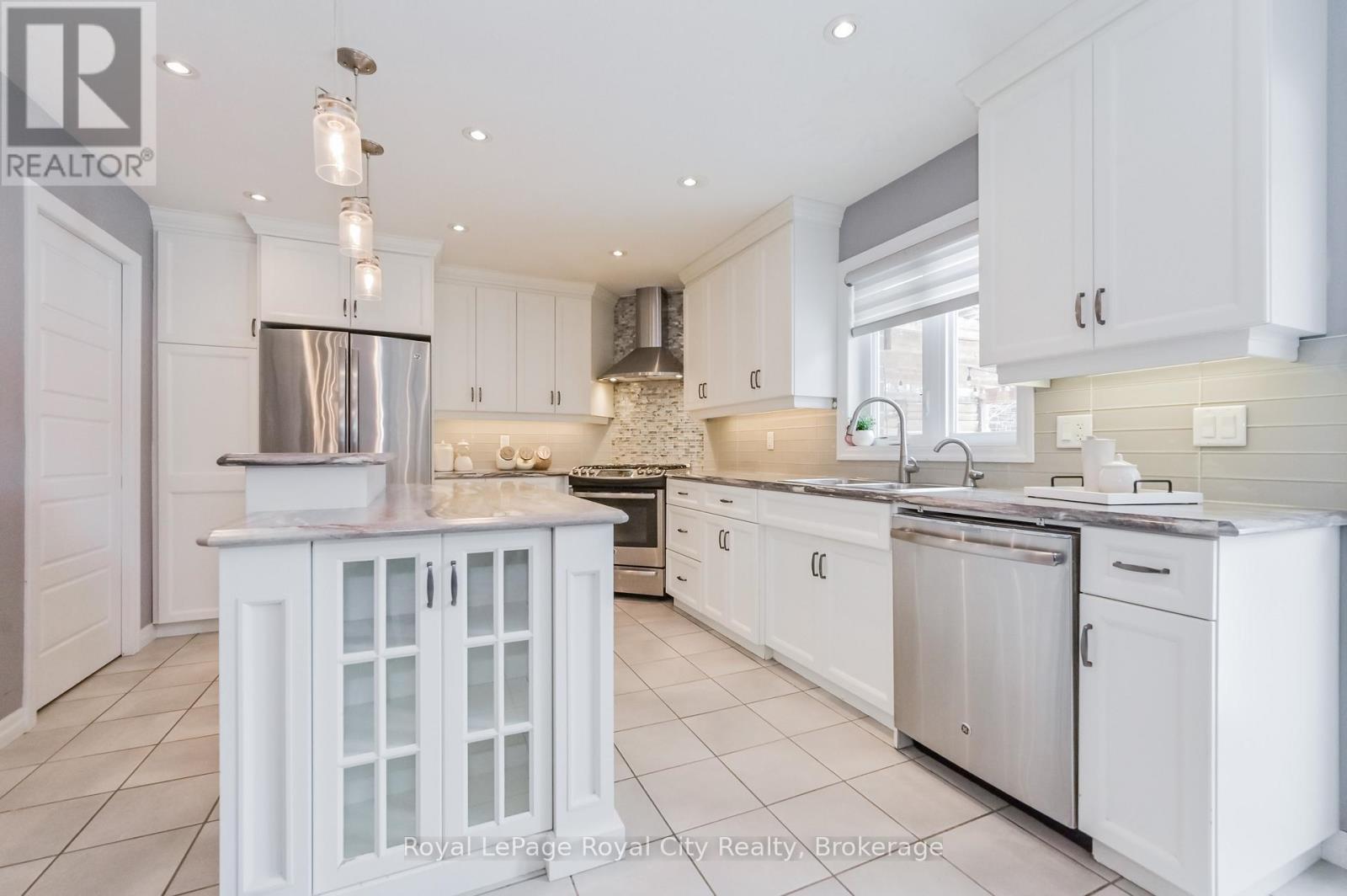 84 Andrews Drive W, Mapleton, Ontario  N0G 1P0 - Photo 7 - X12090229