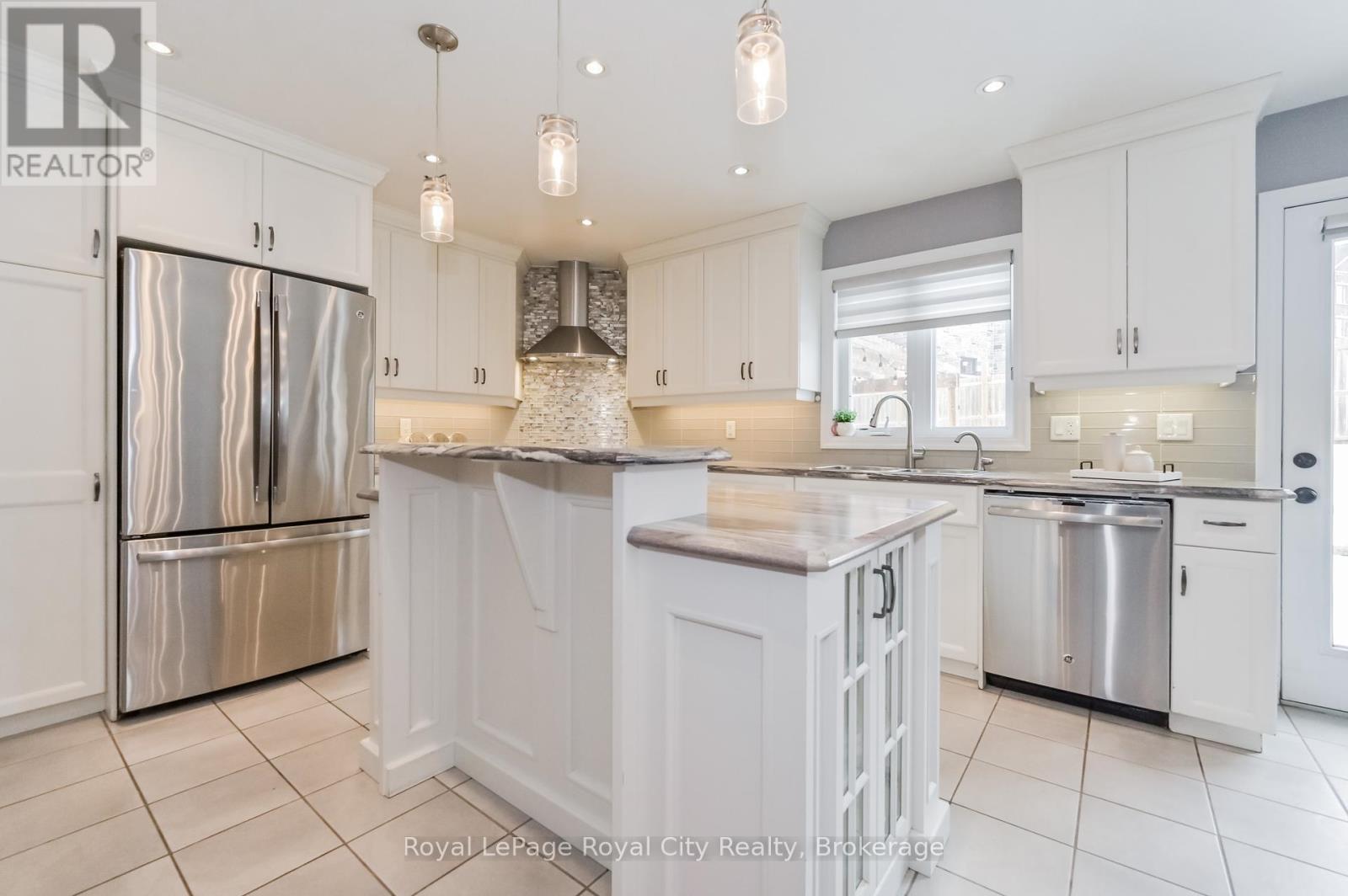 84 Andrews Drive W, Mapleton, Ontario  N0G 1P0 - Photo 8 - X12090229