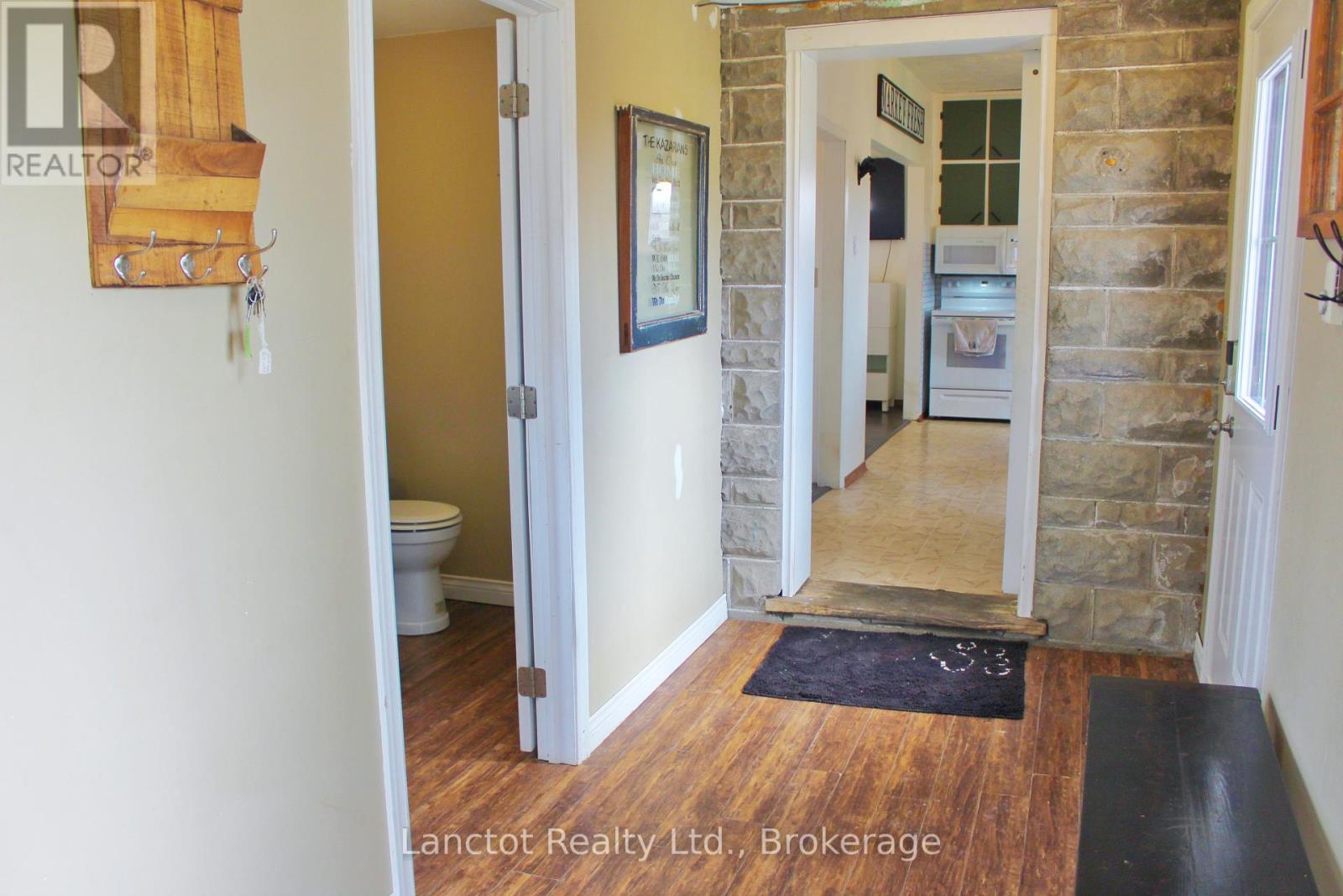 402558 Grey Road 17, Georgian Bluffs, Ontario  N0H 2T0 - Photo 24 - X12090233