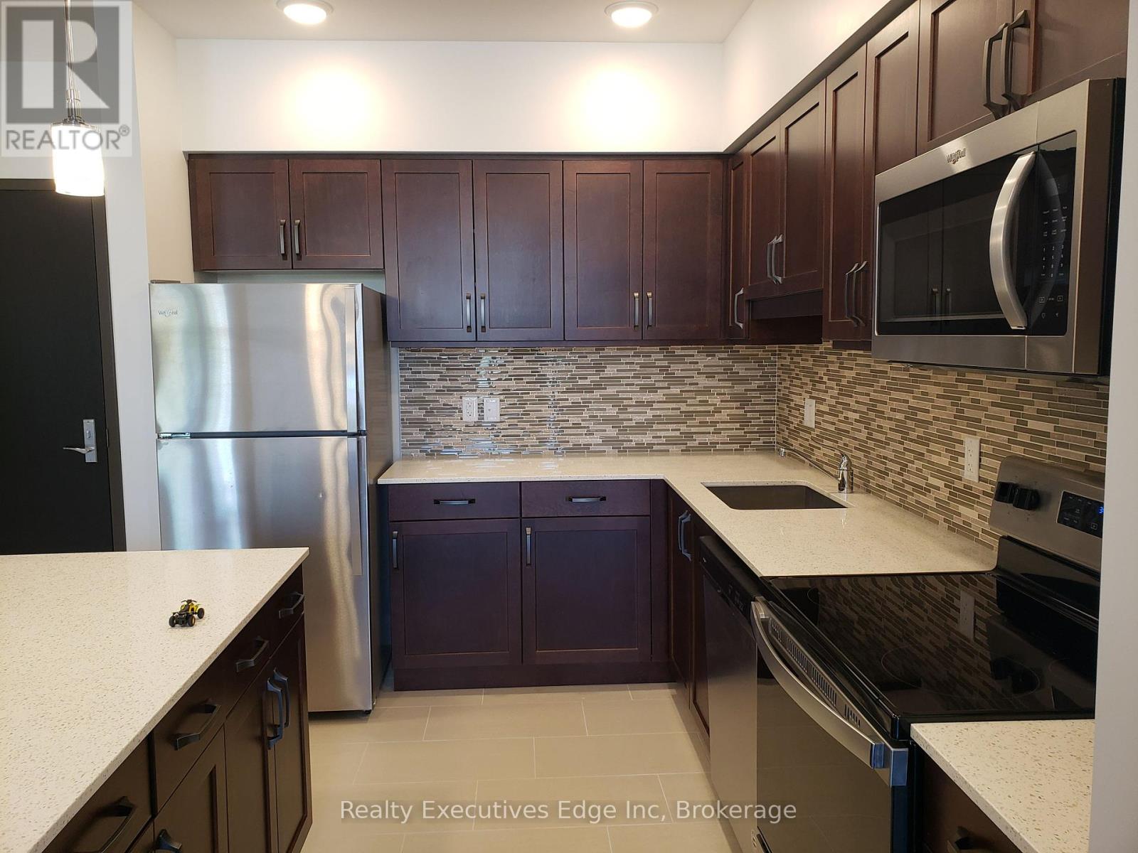 415 - 399 Queen Street S, Kitchener, Ontario  N2G 0C4 - Photo 3 - X12090251