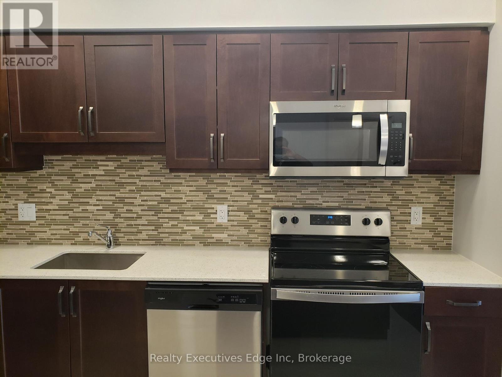 415 - 399 Queen Street S, Kitchener, Ontario  N2G 0C4 - Photo 4 - X12090251