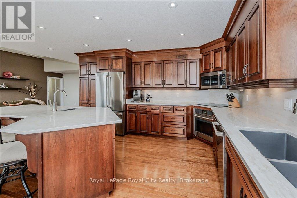 166 River Run Road, Mapleton, Ontario  N0G 1P0 - Photo 10 - X12090358