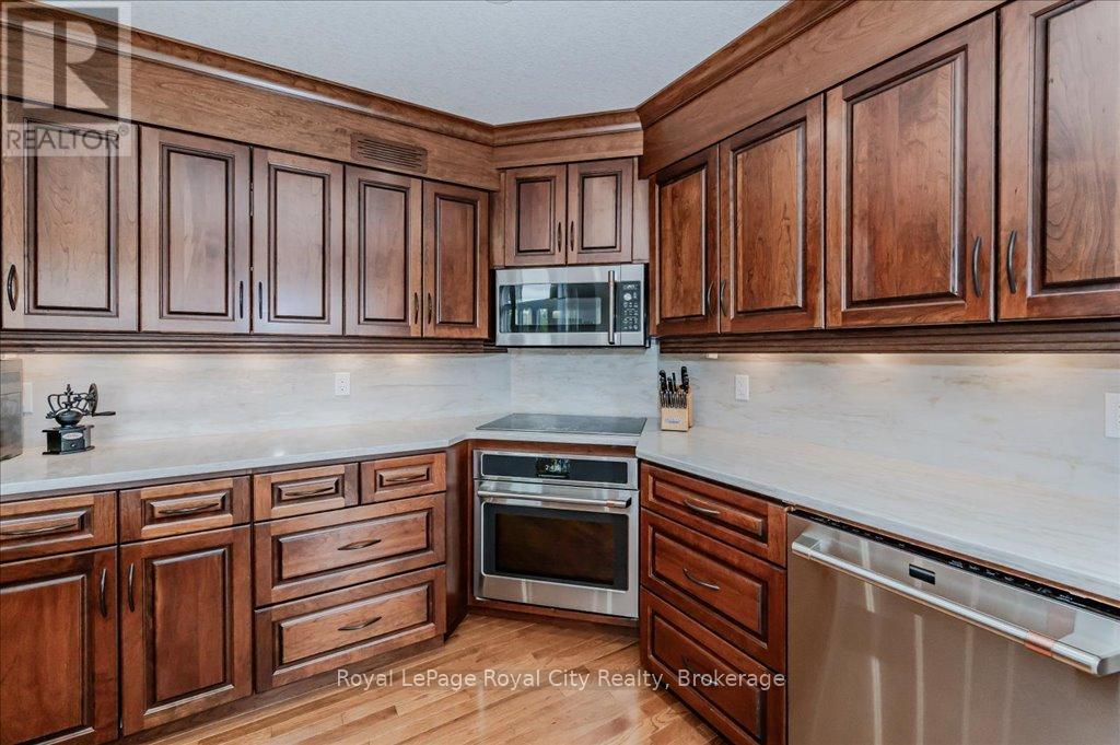 166 River Run Road, Mapleton, Ontario  N0G 1P0 - Photo 11 - X12090358
