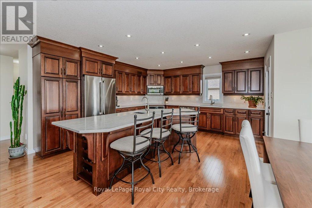 166 River Run Road, Mapleton, Ontario  N0G 1P0 - Photo 9 - X12090358