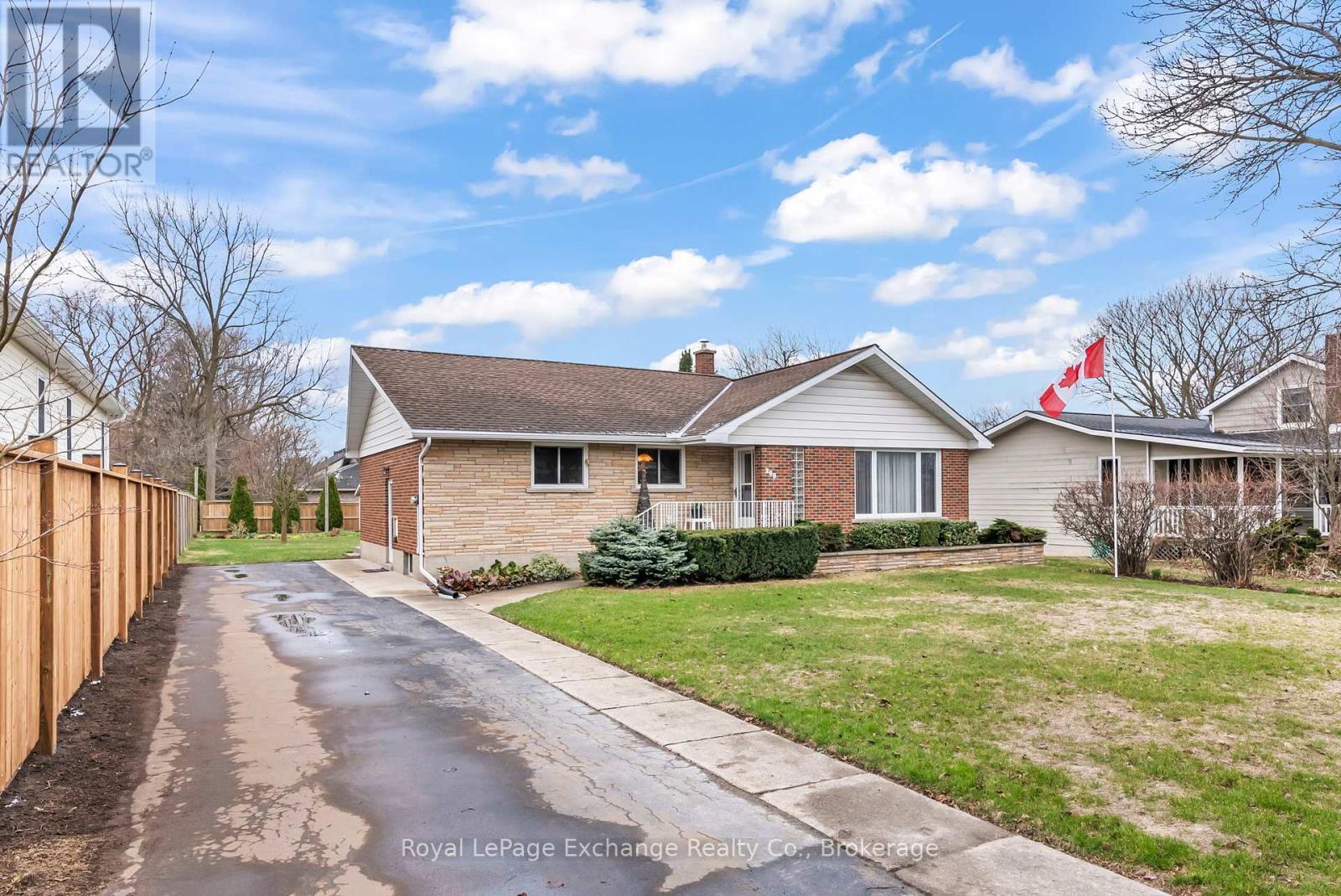 268 Broadway Street, Kincardine, Ontario  N2Z 2X9 - Photo 2 - X12090503