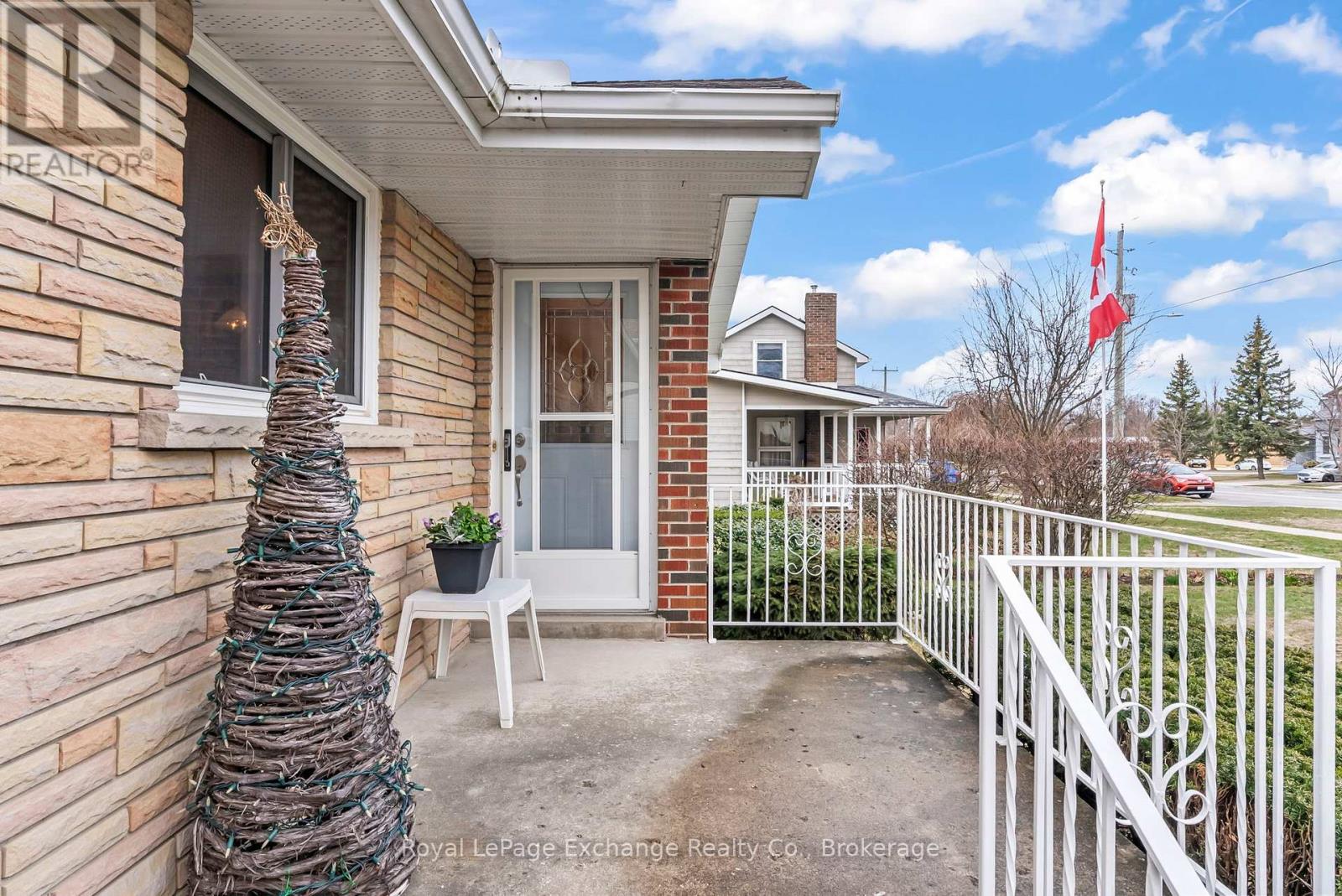 268 Broadway Street, Kincardine, Ontario  N2Z 2X9 - Photo 4 - X12090503