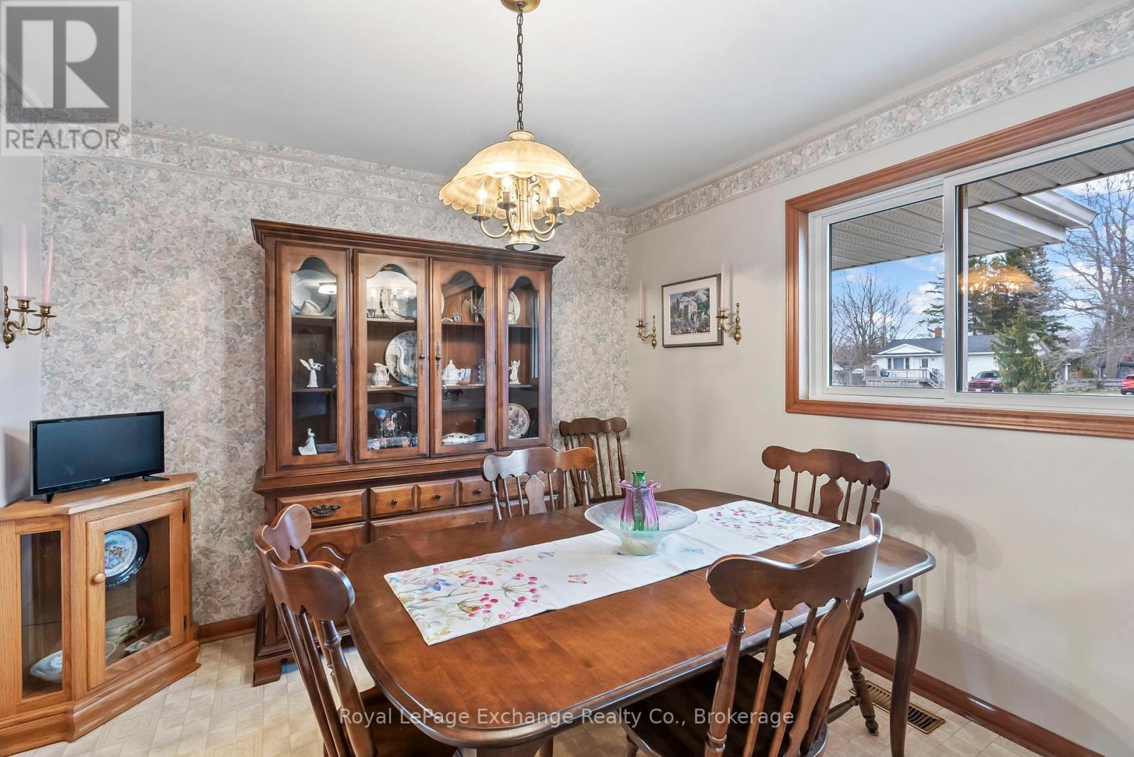 268 Broadway Street, Kincardine, Ontario  N2Z 2X9 - Photo 9 - X12090503