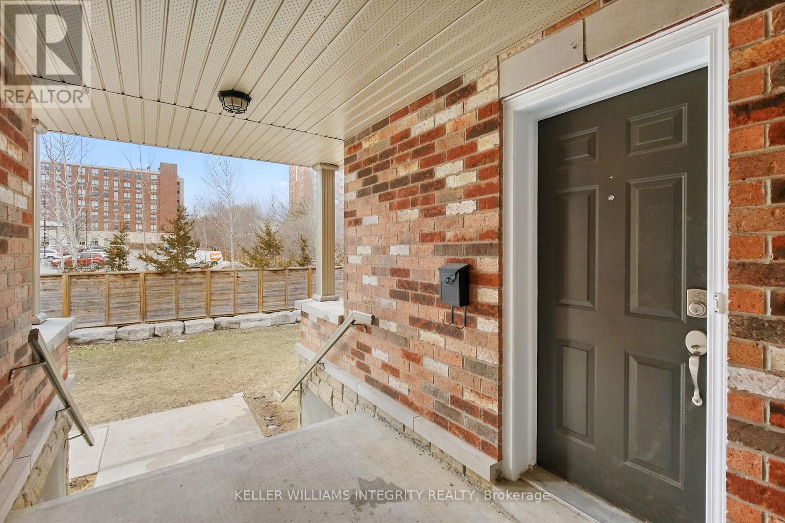 648 Danaca Private, Ottawa, Ontario  K1K 2V7 - Photo 6 - X12089422