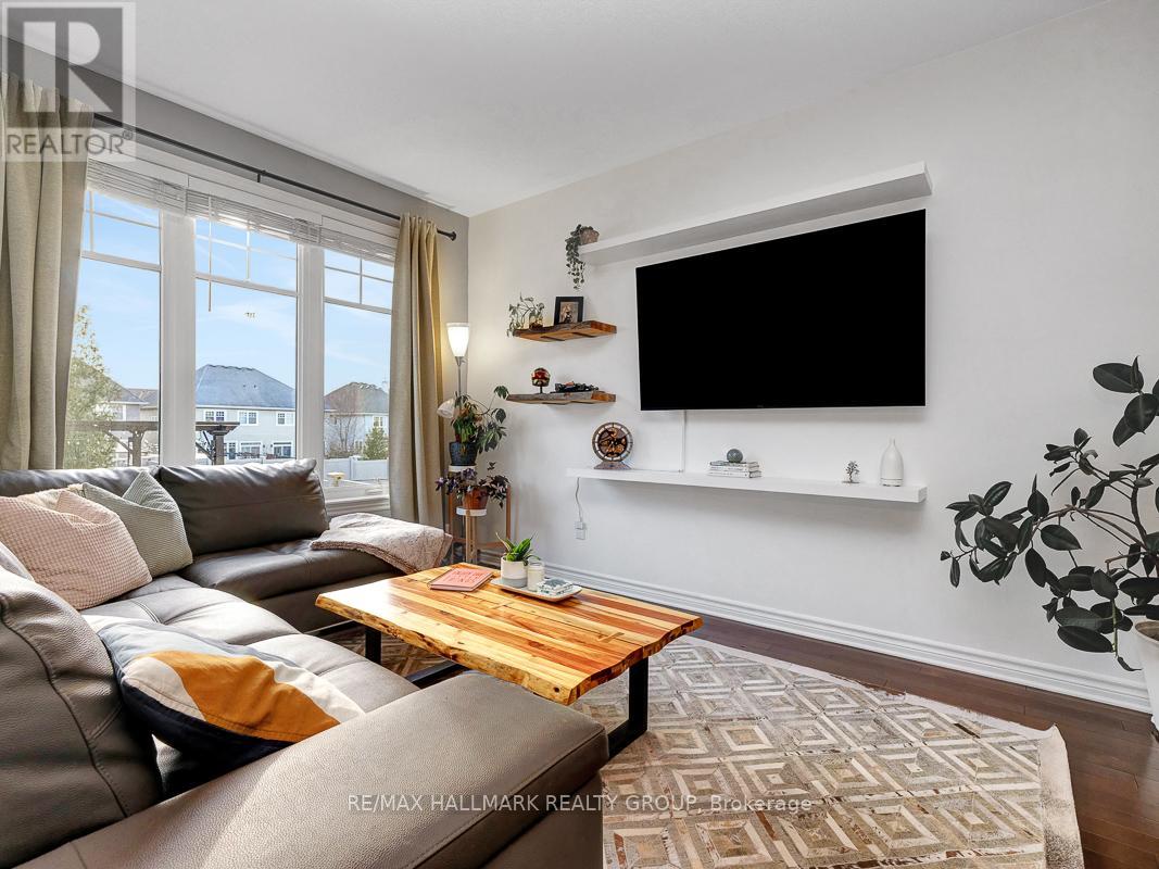 Property at 239 ESPIN HEIGHTS image 5