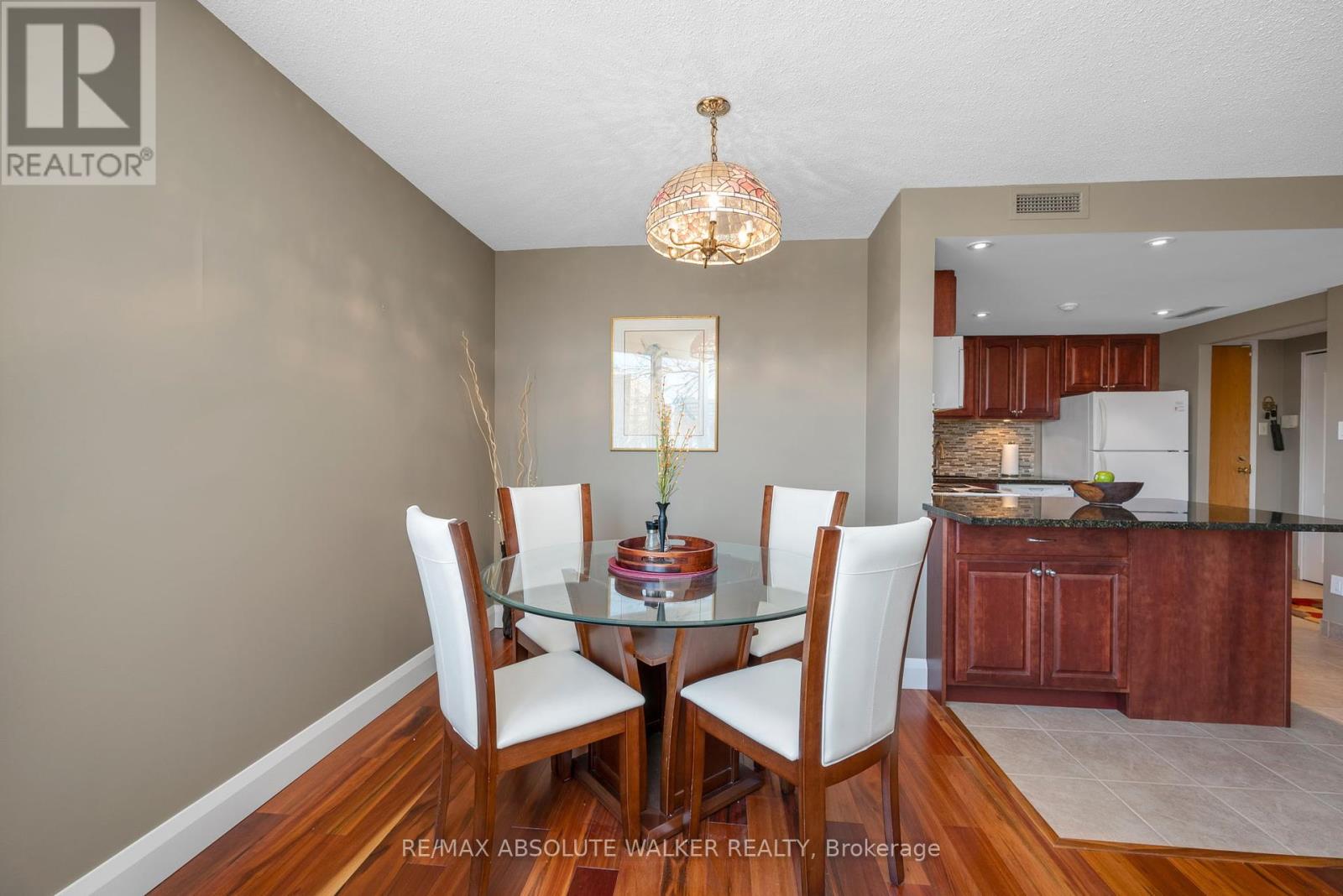 401 - 317 Metcalfe Street, Ottawa, Ontario  K2P 1S3 - Photo 8 - X12089820