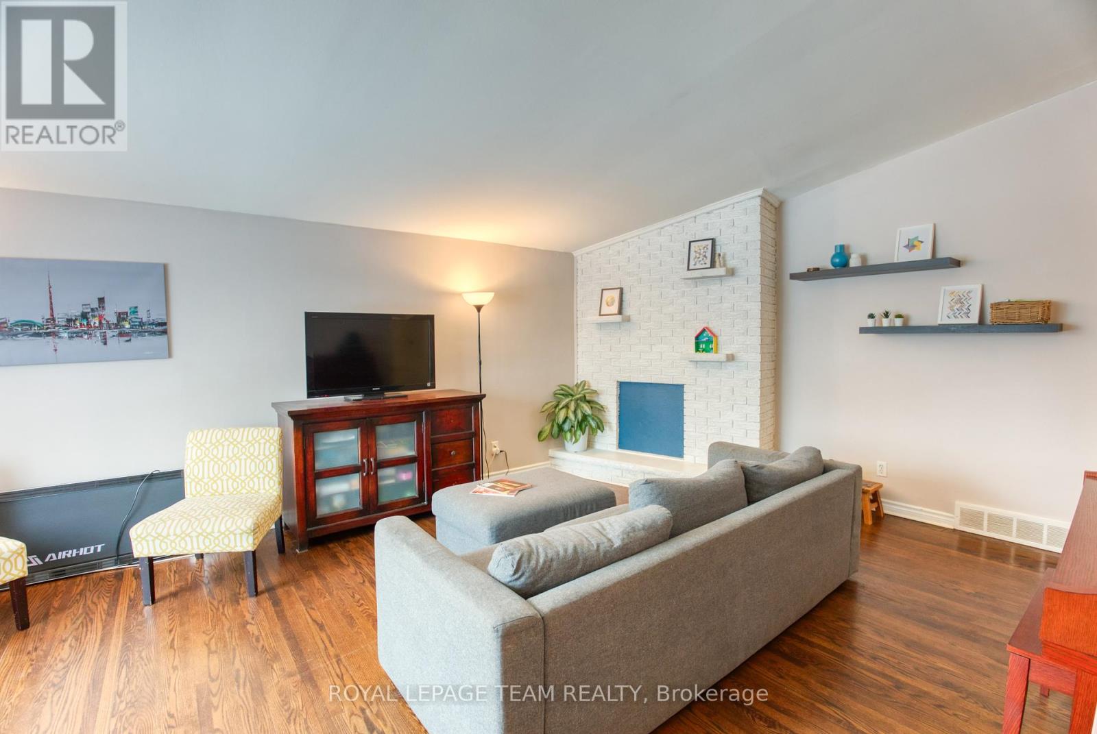 Property at 2010 FEATHERSTON DRIVE image 3
