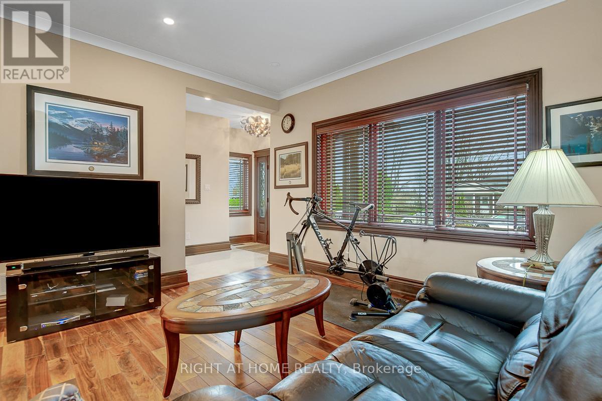 1271 Field Street, Ottawa, Ontario  K2C 2P9 - Photo 8 - X12090624