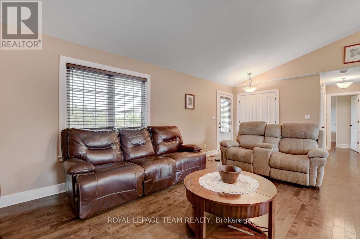 831 Bolton Road, North Grenville, Ontario  K0G 1N0 - Photo 9 - X12090638