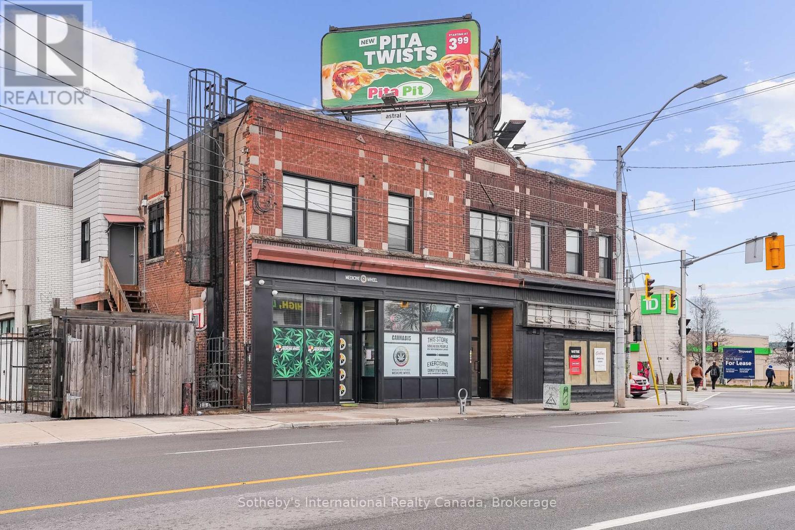 Property at 289-293 KENILWORTH AVENUE N image 2