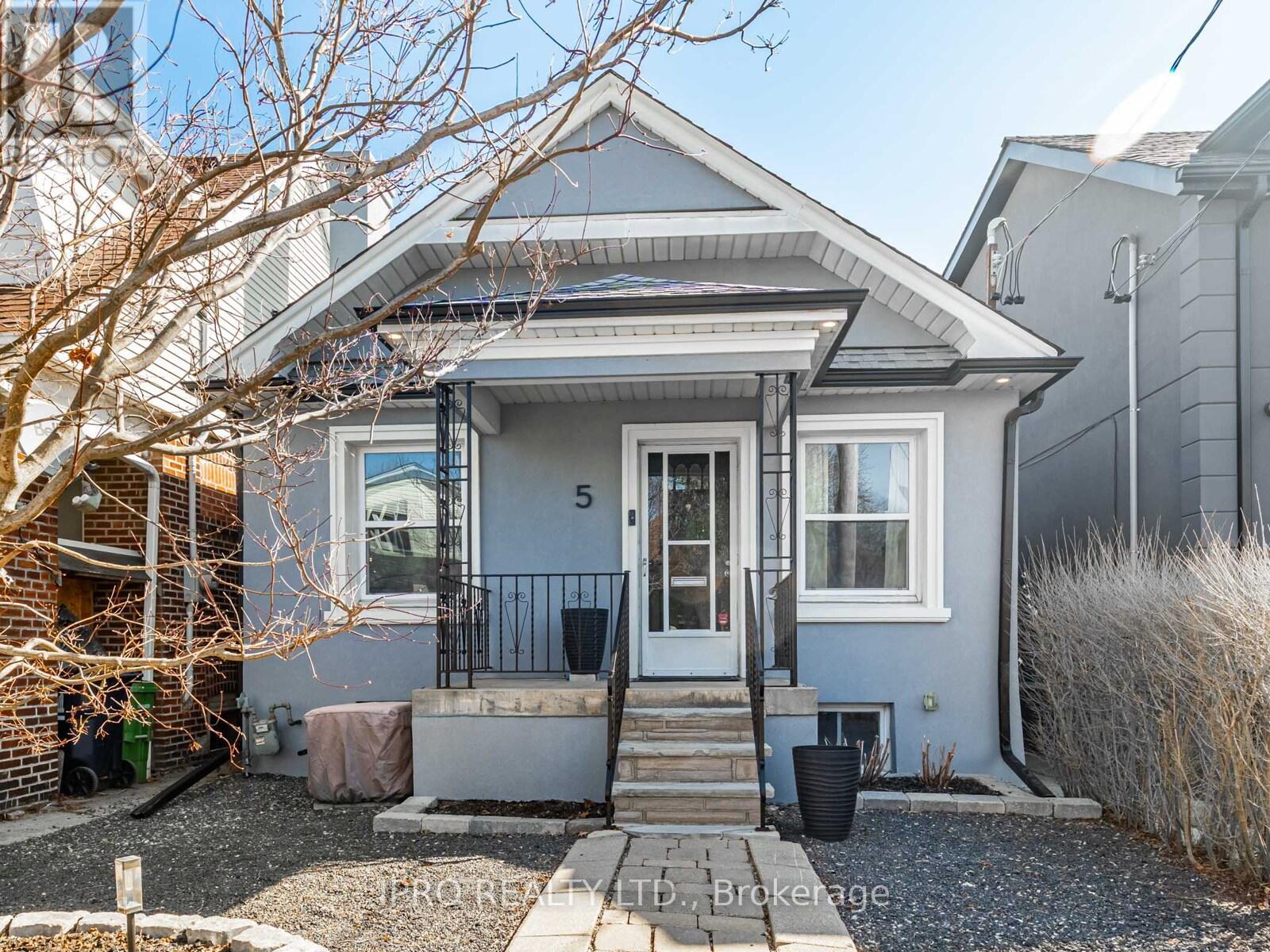 Property at 5 THYRA AVENUE image 1