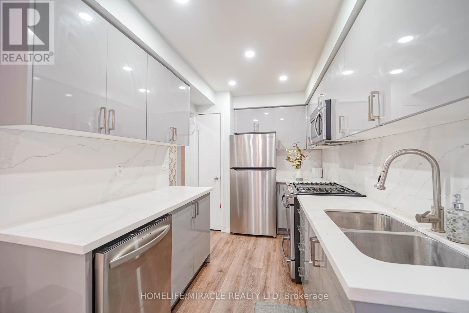 15 Heaver Drive, Whitby, Ontario  L1N 9K4 - Photo 14 - E12090194