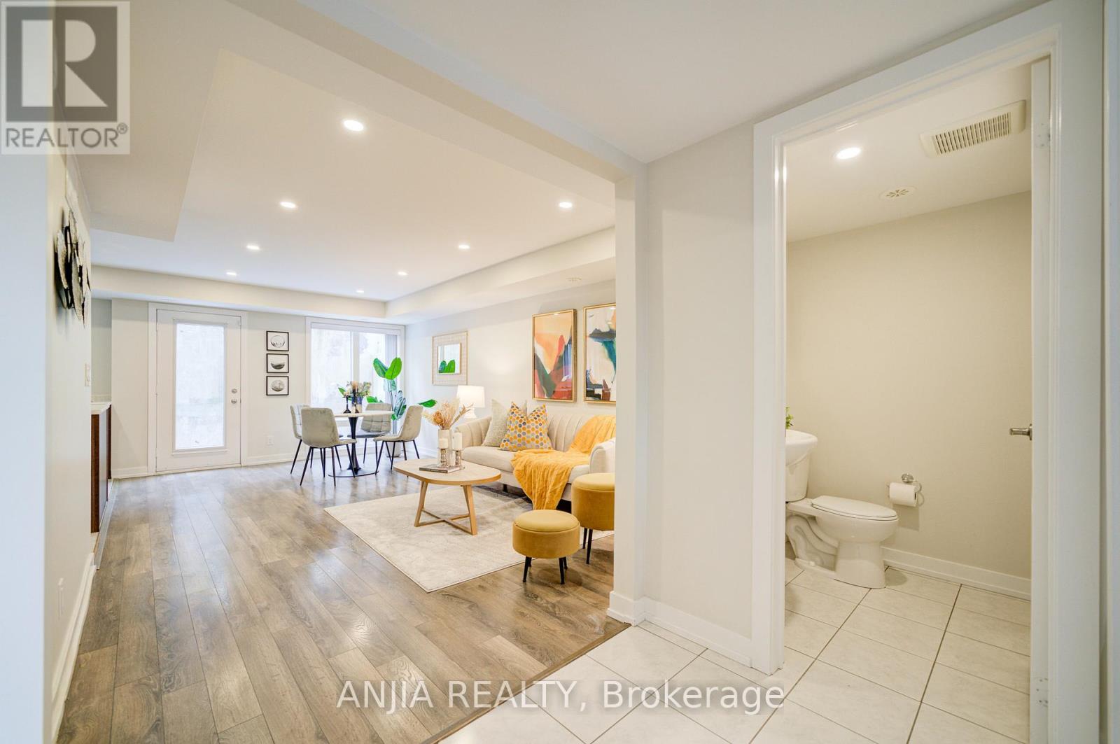 Property at 1007 - 55 LINDCREST MANOR image 3