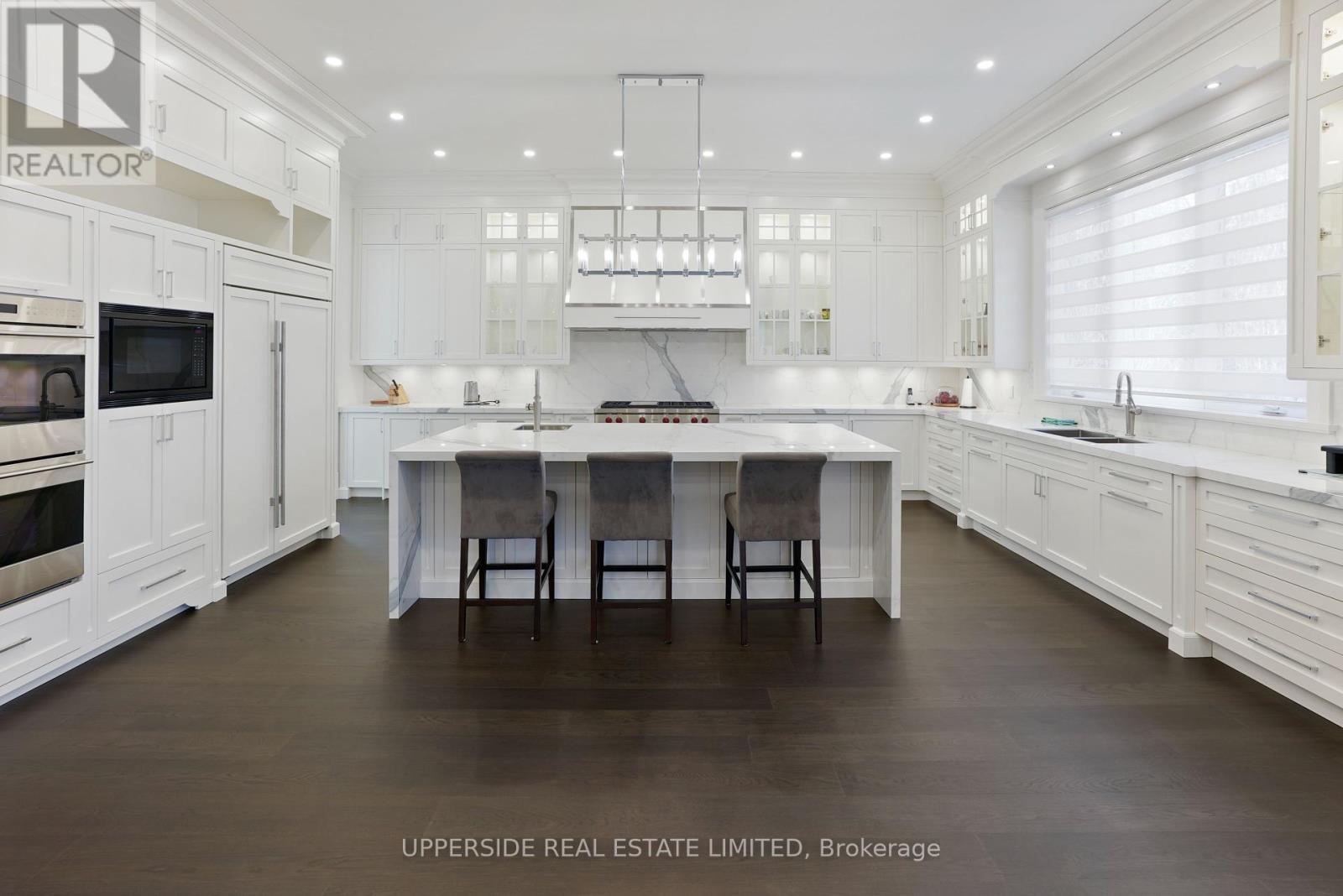 Property at 28 THORNRIDGE DRIVE image 2
