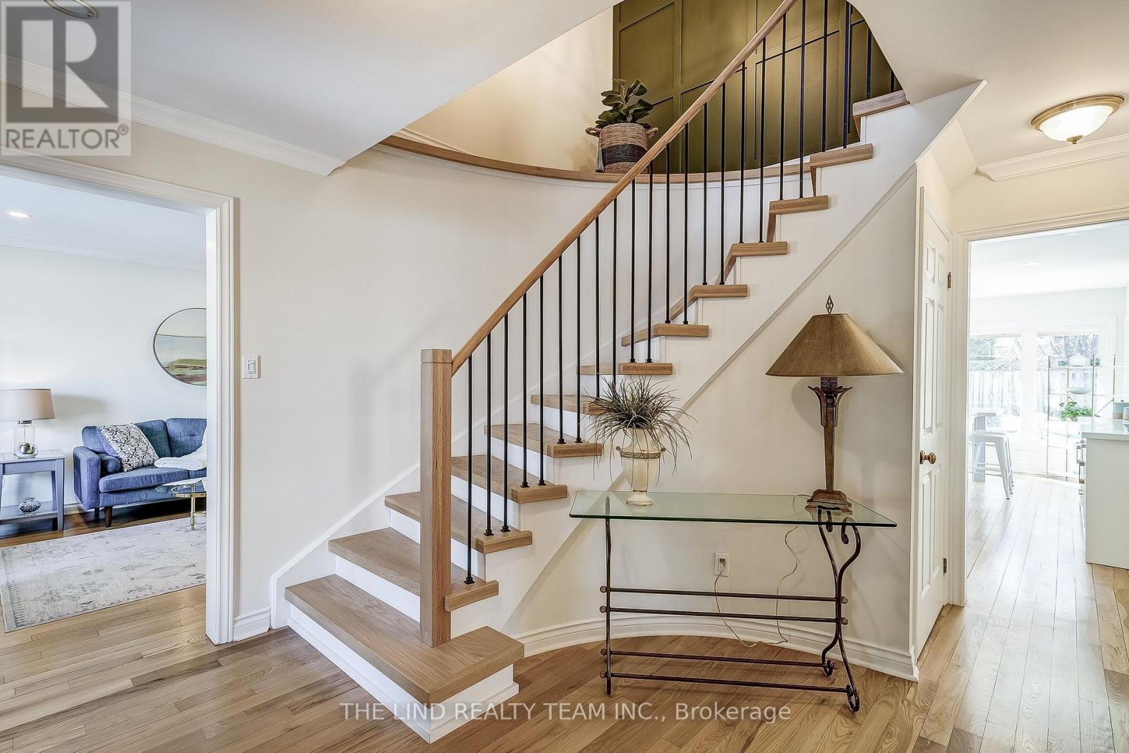 23 Petch Crescent, Aurora, Ontario  L4G 5P4 - Photo 3 - N12089843