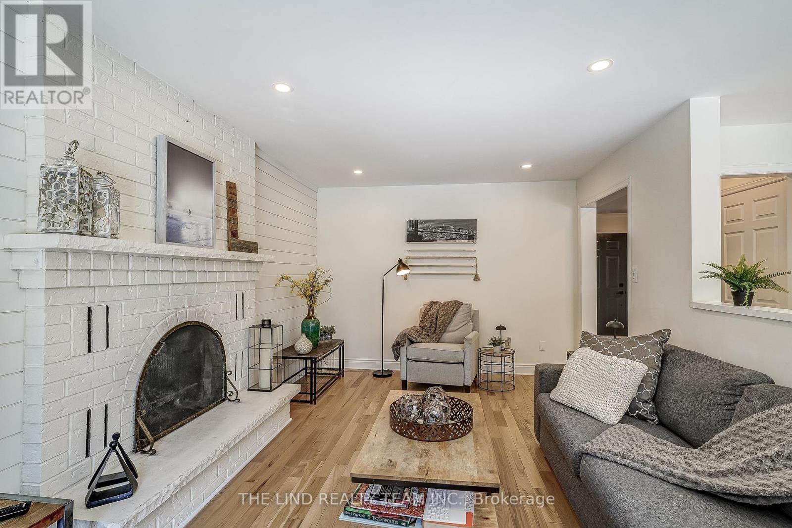 23 Petch Crescent, Aurora, Ontario  L4G 5P4 - Photo 6 - N12089843