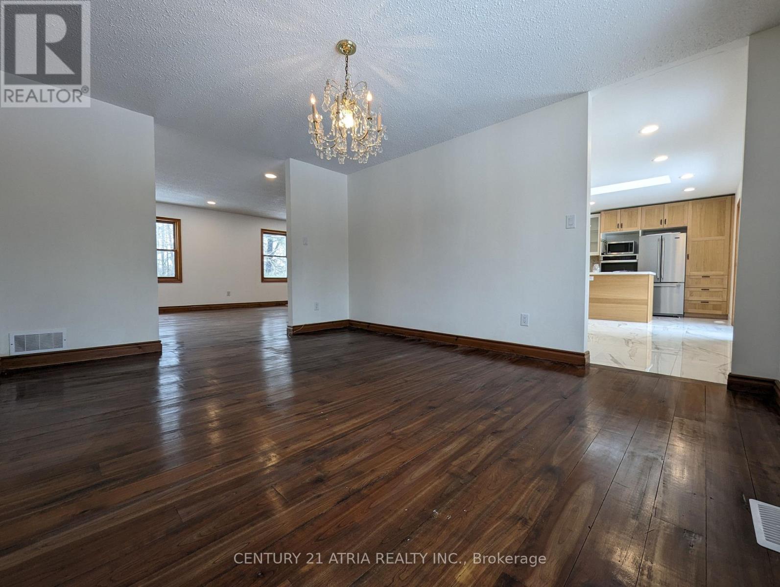 Upper - 448 Davis Drive, Uxbridge, Ontario  L9P 1R1 - Photo 10 - N12089939