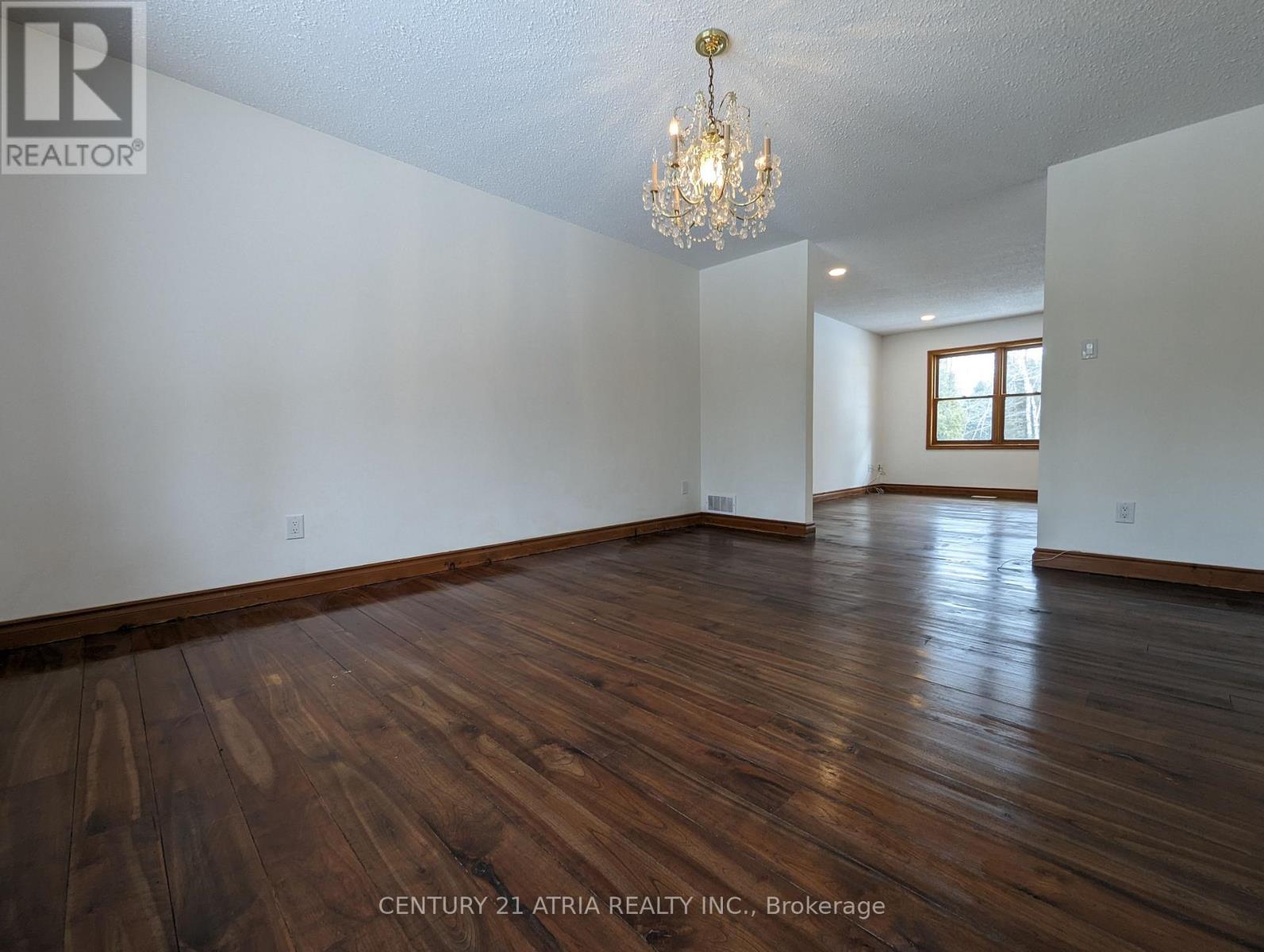 Upper - 448 Davis Drive, Uxbridge, Ontario  L9P 1R1 - Photo 4 - N12089939