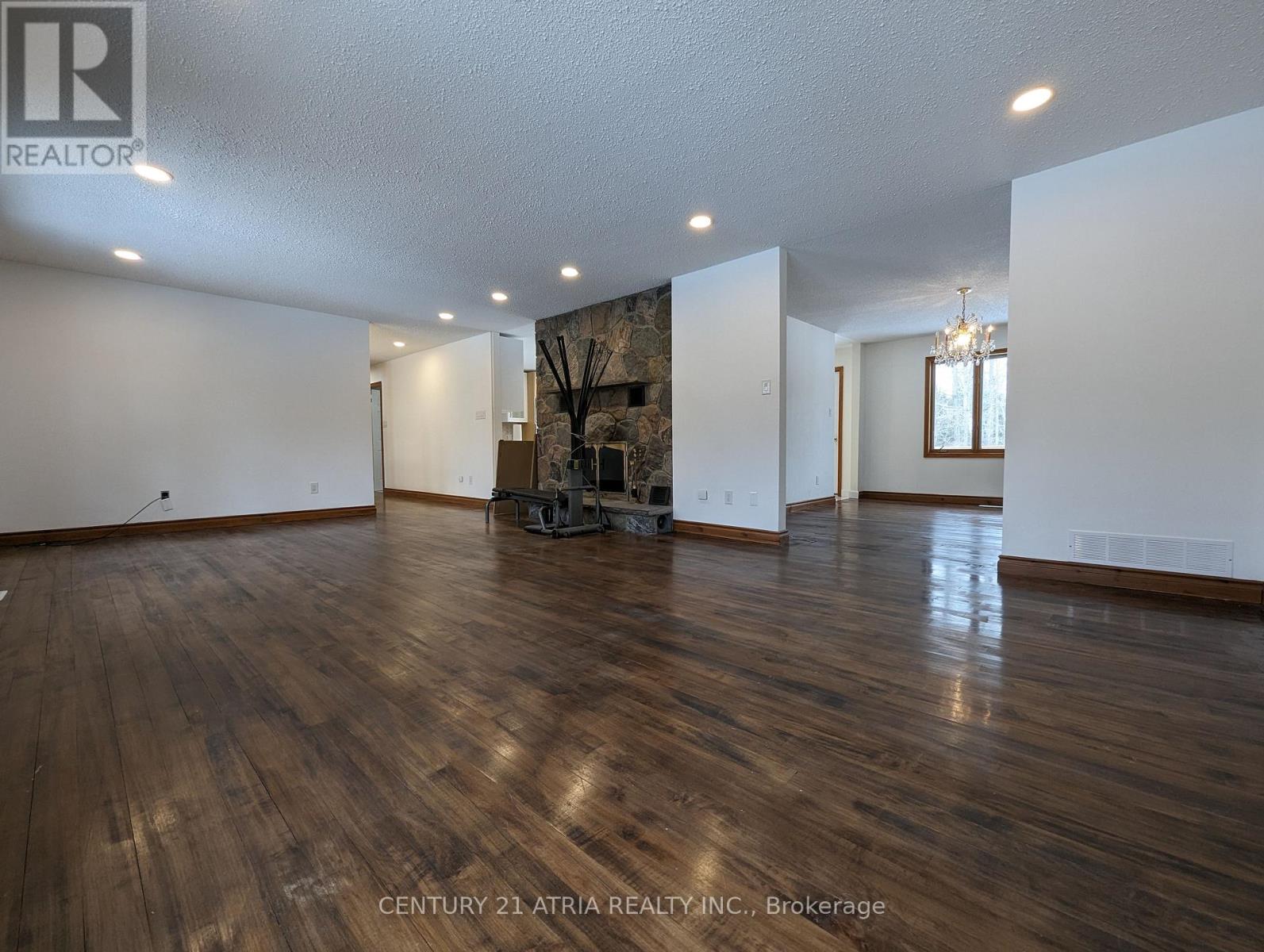 Upper - 448 Davis Drive, Uxbridge, Ontario  L9P 1R1 - Photo 6 - N12089939